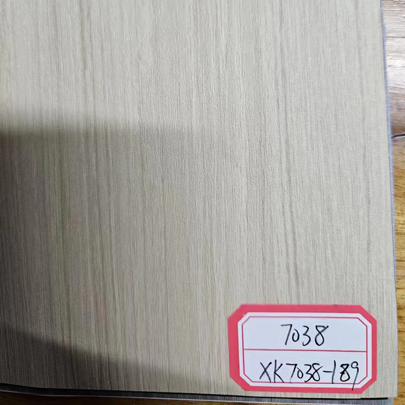 Wodoszczelne Wodaodporne Przeciwświetlenie UV WPC Okładziny ścienne Szlifowanie Szczotkowanie Embossing Design Palety Karton